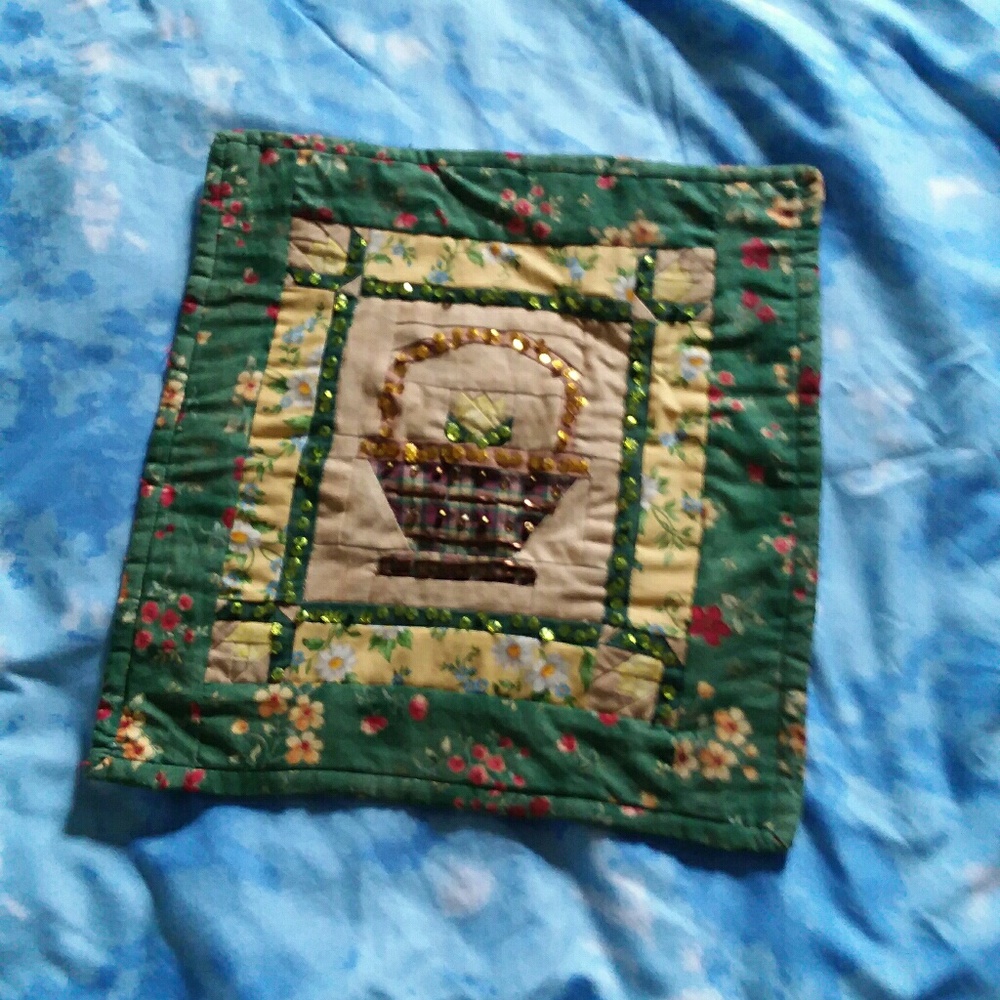 Paper pieced quilted wall hanging